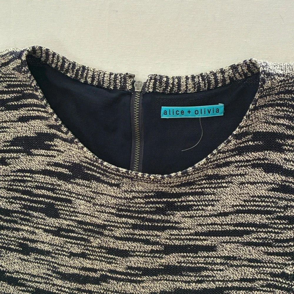 Alice + Olivia‎ Knit Sweater Dress Women XS Navy White Bodycon Quiet Luxury